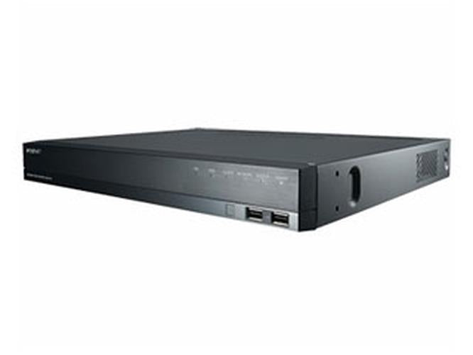 Zwarte Hanwha XRN-820S 8-kanaals NVR netwerk videorecorder in een compacte 1U rackbehuizing met USB-poorten aan de voorzijde.