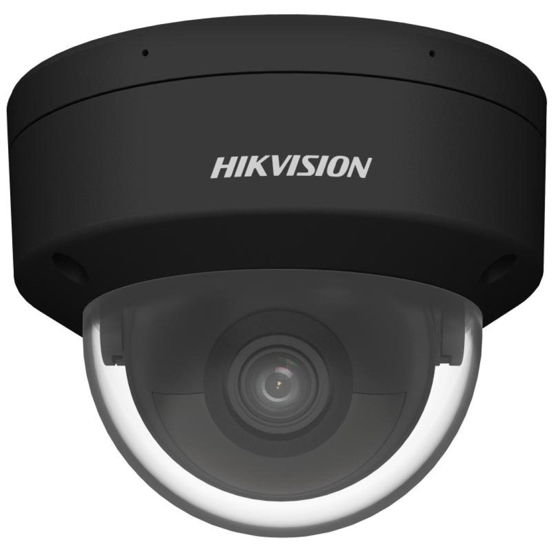 Zwarte Hikvision 4MP AcuSense dome IP-camera met vandaalbestendige behuizing en transparante lenskap.