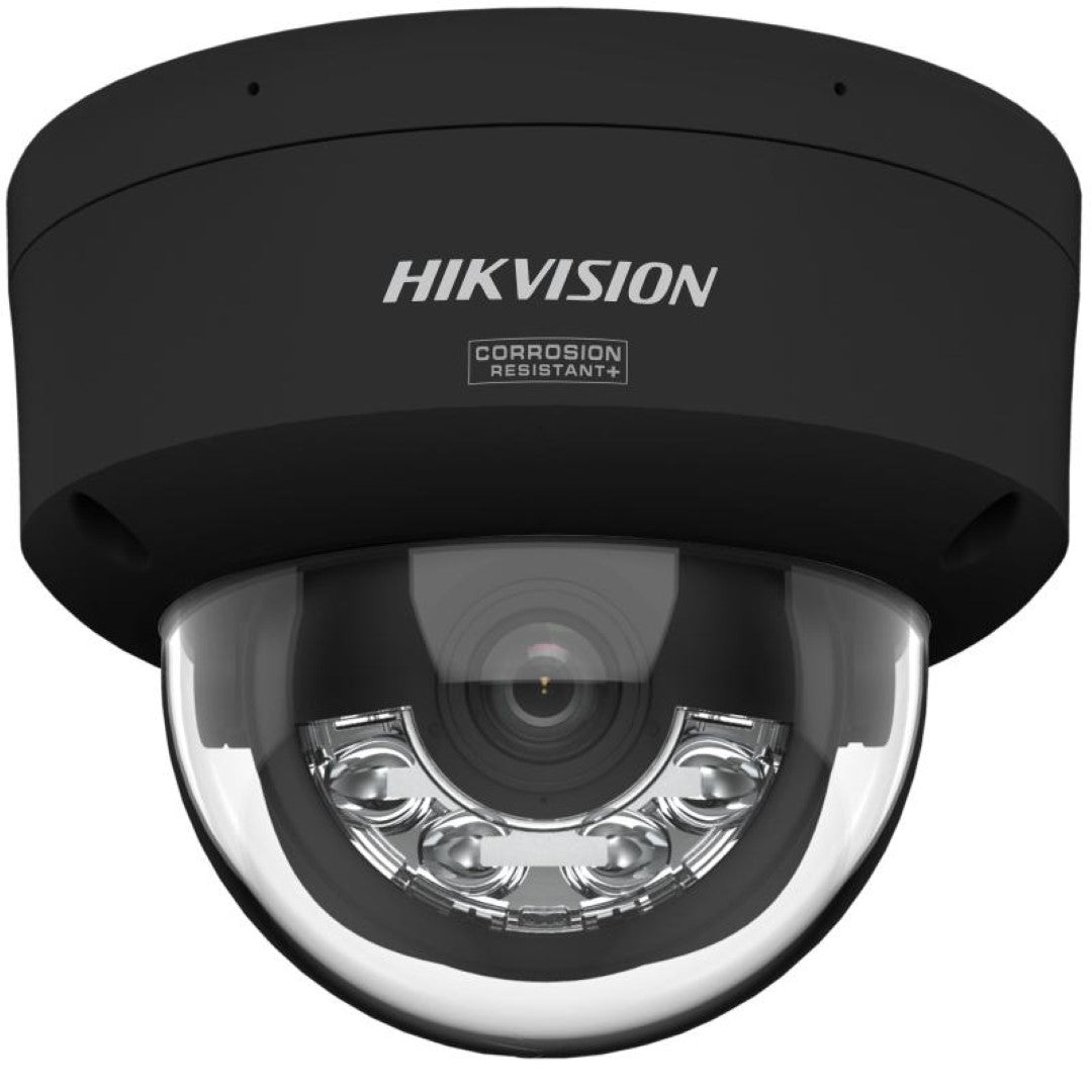 Zwarte Hikvision 8MP ColorVu domecamera met corrosiebestendige behuizing en heldere lens.