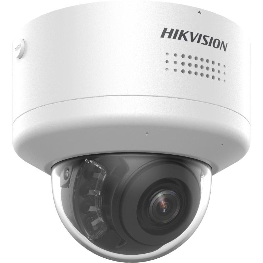 Witte Hikvision 4K ColorVu mini dome beveiligingscamera met gemotoriseerde PTZ-lens en robuuste behuizing.