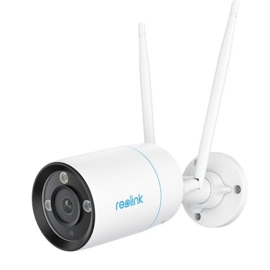 Witte Reolink W330 8MP WiFi 6 bullet buitencamera met twee antennes, spotlight en zwarte lensbehuizing.