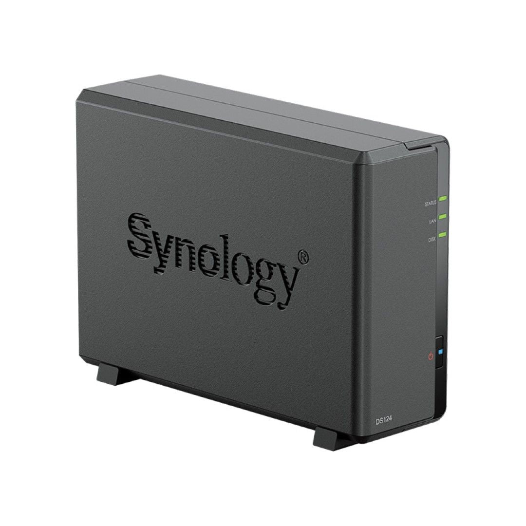 Zwarte Synology DiskStation DS124 1-bay NAS met compact design, statuslampjes en merklogo op de zijkant.