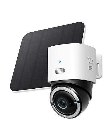 Witte Eufy 4K beveiligingscamera met 360° lens en zwart zonnepaneel voor draadloze werking.