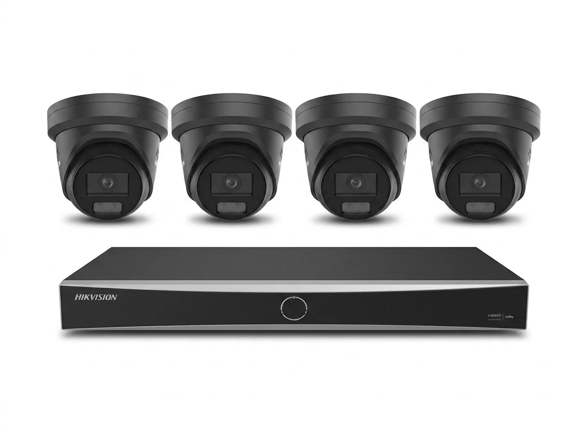Zwart Hikvision 8-kanaals NVR beveiligingssysteem met vier 8MP ColorVu AcuSense turret camera's.