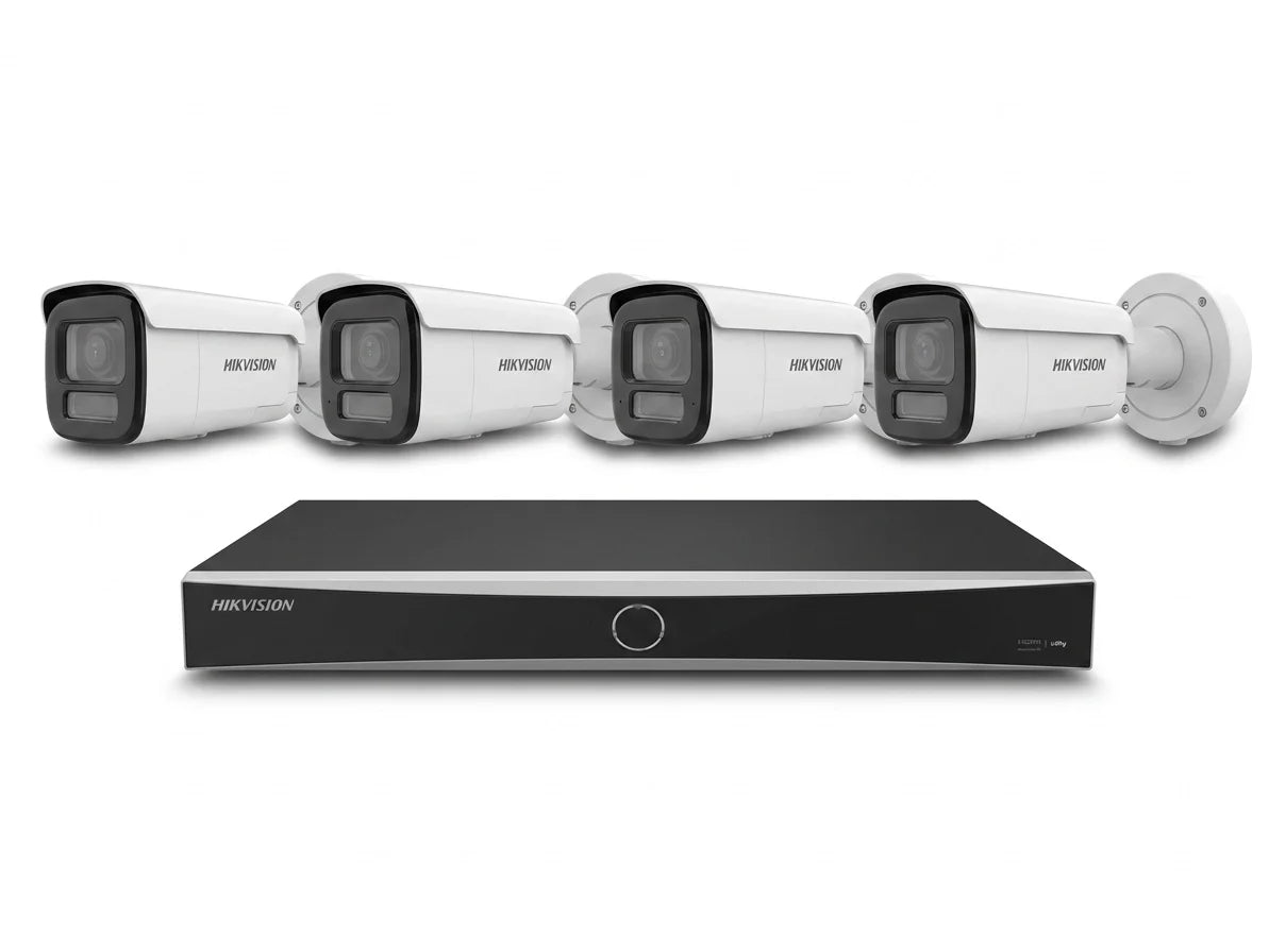 Hikvision 8-kanaals NVR met 4 witte 8MP varifocale bullet camera's voor professionele camerabeveiliging.