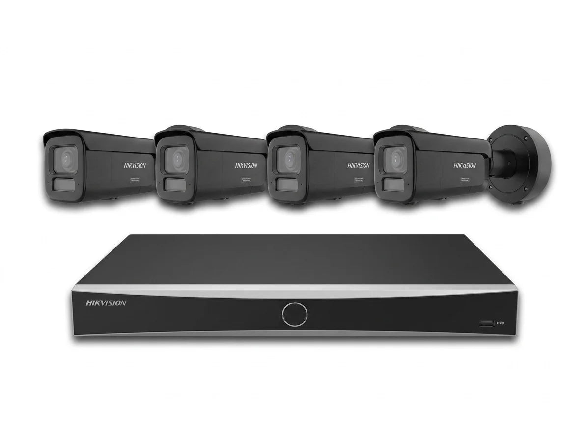 Zwart Hikvision beveiligingspakket met 8-kanaals NVR en vier 8MP varifocale bullet camera's.