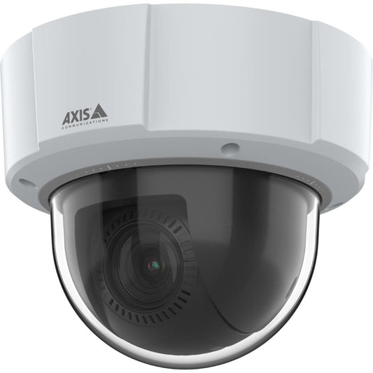 Witte Axis M5526-E PTZ-domecamera met 4MP lens, zwarte koepel en robuuste behuizing voor binnen- en buitenbewaking.