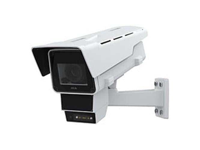 Witte Axis Q1656-DLE radar-video fusion beveiligingscamera met zonnekap en muurbeugel voor buitenmontage.