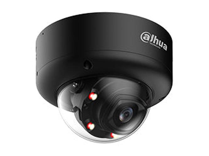 Zwarte Dahua 8MP WizSense dome camera met Smart Dual Light en robuuste NEMA4X behuizing voor buiten.