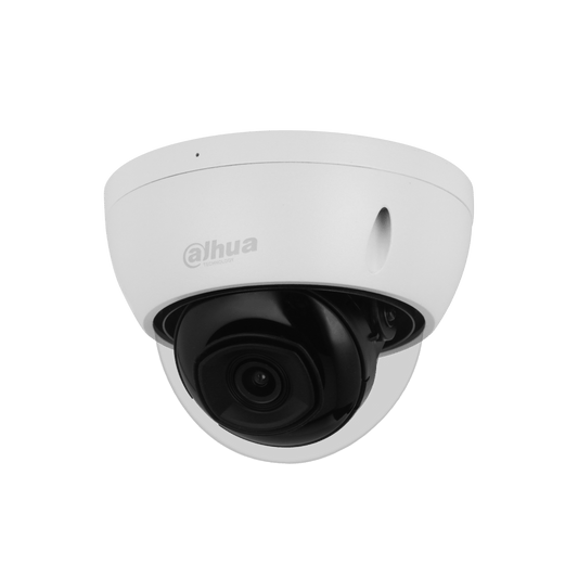 Witte Dahua WizSense mini dome camera met zwarte lensmodule en vandaalbestendige behuizing.