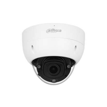 Witte Dahua WizMind anti-corrosie dome camera met vari-focale lens en professionele behuizing voor buiten.