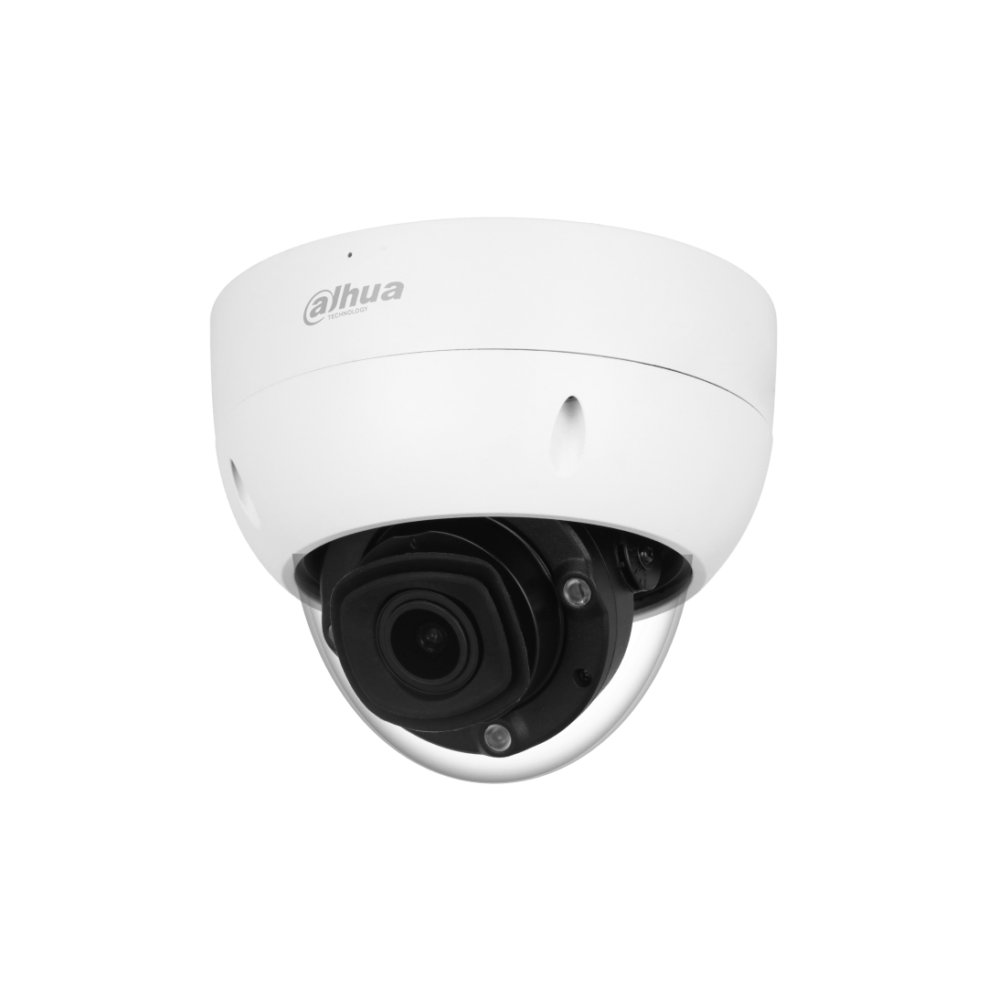 Witte Dahua WizMind anti-corrosie dome camera met vari-focale lens en transparante koepel tegen witte achtergrond.