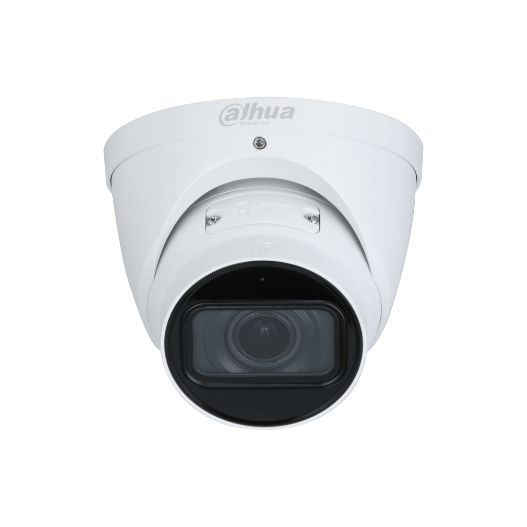 Witte Dahua 8MP WizMind eyeball beveiligingscamera met gemotoriseerde varifocale lens en Smart Dual Light technologie.