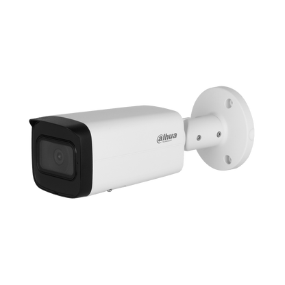 Witte Dahua 5MP WizSense bullet camera met zwarte lensbehuizing en verstelbare wandmontagebeugel.