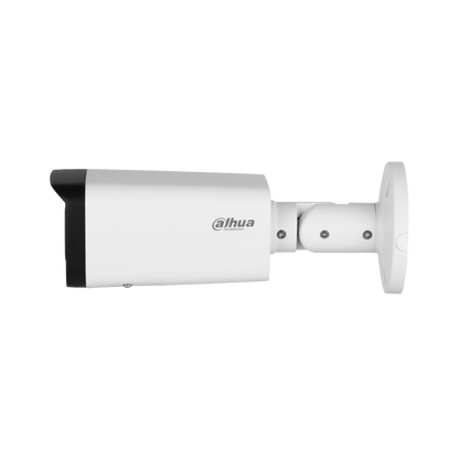 Witte Dahua WizSense 2MP bullet camera met vaste 3.6mm lens, zwarte zonnekap en verstelbare muurbeugel.