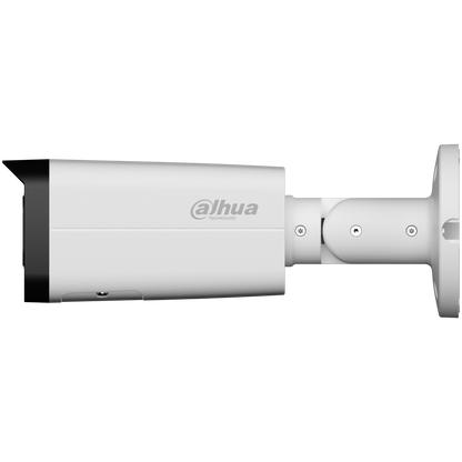 Witte Dahua 8MP WizSense bullet camera met varifocale lens en verstelbare muurbeugel voor buitenbeveiliging.