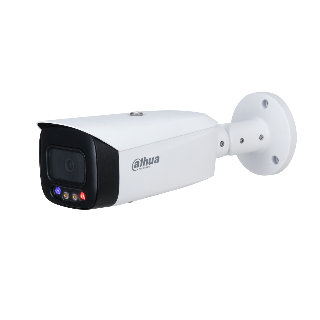 Witte Dahua 8MP TiOC bulletcamera met zwarte lensbehuizing, rode en blauwe afschrikkingslichten en muurbeugel.
