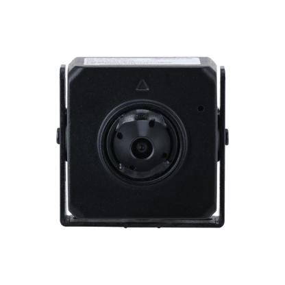 Zwarte Dahua IPC-HUM4431SP-L4 compacte 4MP pinhole camera in vierkante flush-mount behuizing met montagebeugel.