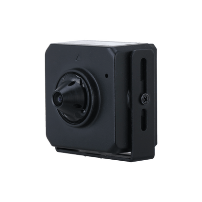 Zwarte Dahua 4MP pinhole camera in compacte vierkante behuizing voor discrete inbouwmontage.