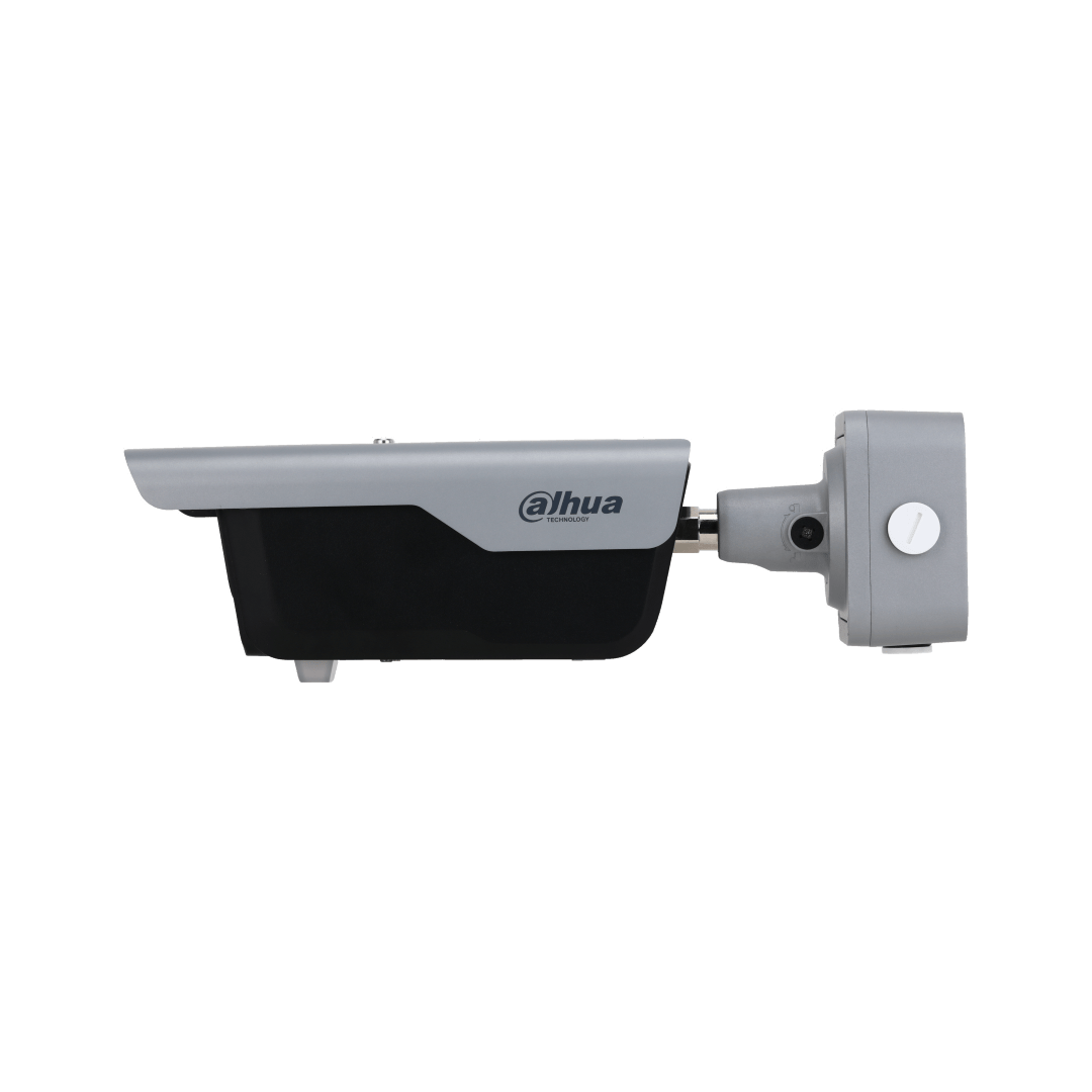 Grijze Dahua 4MP ANPR beveiligingscamera met zonnekap, verstelbare beugel en robuust design voor kentekenherkenning.
