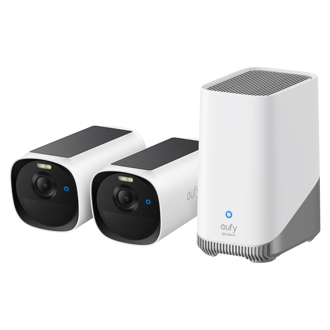 Twee witte Eufy E40 beveiligingscamera's met zonnepaneel en een Homebase 3 basisstation.