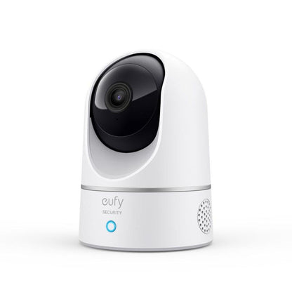 Witte Eufy Indoor Cam 2K beveiligingscamera met zwarte draaibare lens en blauw statuslampje.