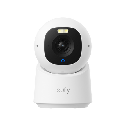 Witte Eufy Indoor Cam E30 4K beveiligingscamera met draaibare lens en zwart frontpaneel op een witte standaard.