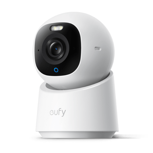 Witte Eufy Indoor Cam E30 4K beveiligingscamera met draaibare lens en zwart frontpaneel voor binnenshuis.