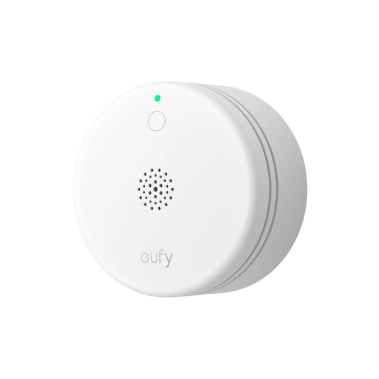 Witte, compacte Eufy Smoke Sensor E10 draadloze rookmelder met groen statuslampje en luidsprekerrooster.