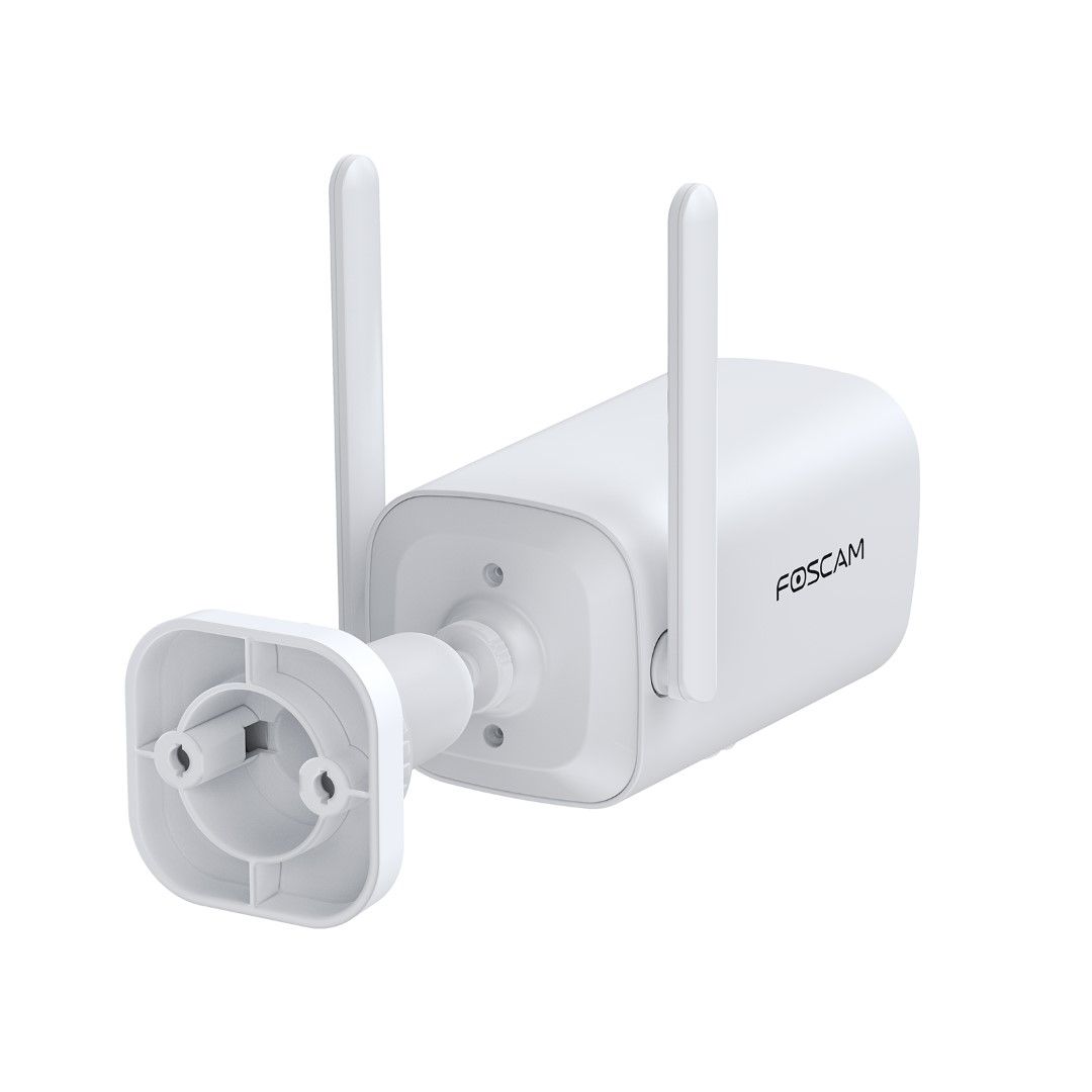 Witte Foscam BP4 draadloze 4MP beveiligingscamera met twee antennes en verstelbare muurbeugel.