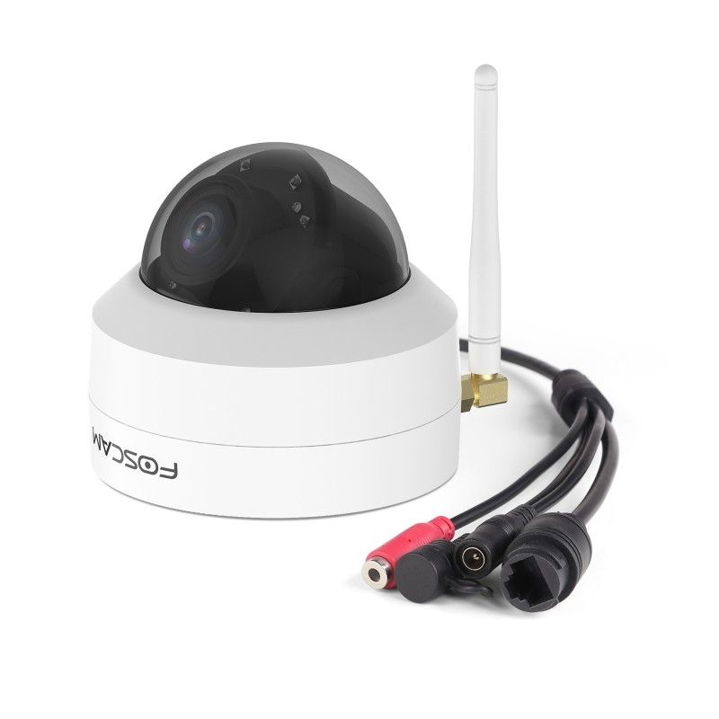 Witte Foscam D4Z PTZ dome beveiligingscamera met zwarte lens, WiFi-antenne en bekabeling op een witte achtergrond.
