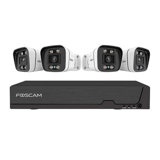 Foscam 5MP PoE bewakingsset met zwarte NVR en vier witte bullet camera's voor buitenbeveiliging.