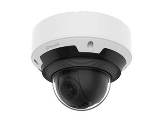 Witte Hanwha PNV-A7082RZ 4MP dome beveiligingscamera met varifocale lens en robuuste behuizing voor buiten.