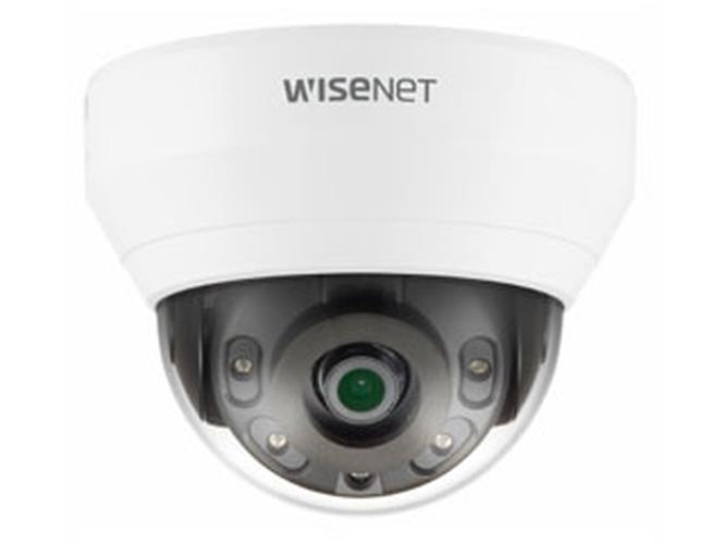 Witte Hanwha QND-7012R 4MP indoor dome beveiligingscamera met 2.8mm lens en IR nachtzicht.