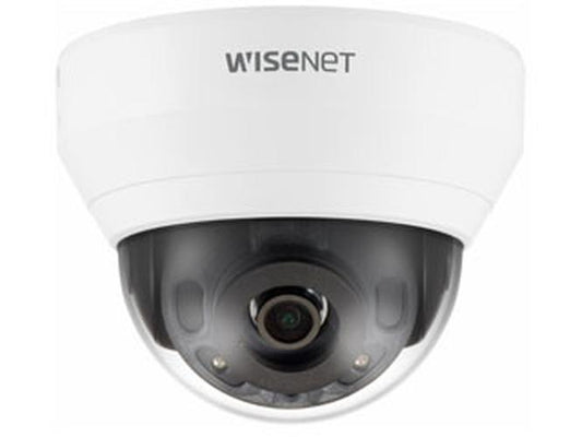Witte Hanwha QND-7022R dome beveiligingscamera met 4MP lens en Wisenet branding voor indoor gebruik.