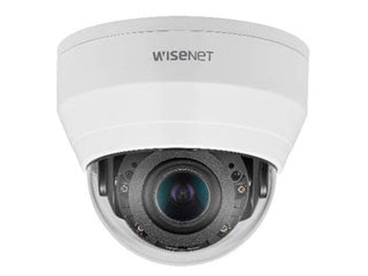 Witte Hanwha QND-8080R 5MP indoor dome beveiligingscamera met varifocale lens en Wisenet logo.