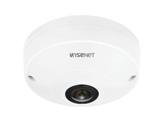 Witte Hanwha QNF-8010 6MP fisheye beveiligingscamera met compact rond design voor plafondmontage.