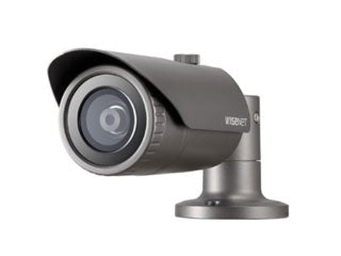 Grijze Hanwha QNO-7032R outdoor bullet beveiligingscamera met 6mm lens en zonnekap op een verstelbare montagevoet.