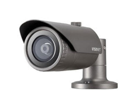Grijze Hanwha QNO-7032R outdoor bullet beveiligingscamera met 6mm lens en zonnekap op een verstelbare montagevoet.