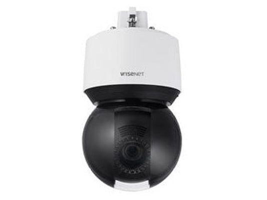 Hanwha Wisenet QNP-6250R 2MP PTZ-beveiligingscamera met witte behuizing en zwarte draaibare cameralens.
