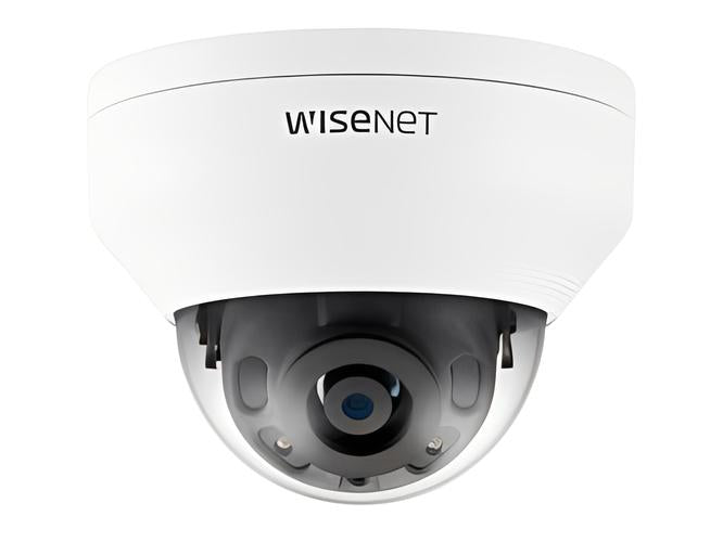 Witte Hanwha QNV-7022R outdoor dome beveiligingscamera met Wisenet logo en transparante koepel.