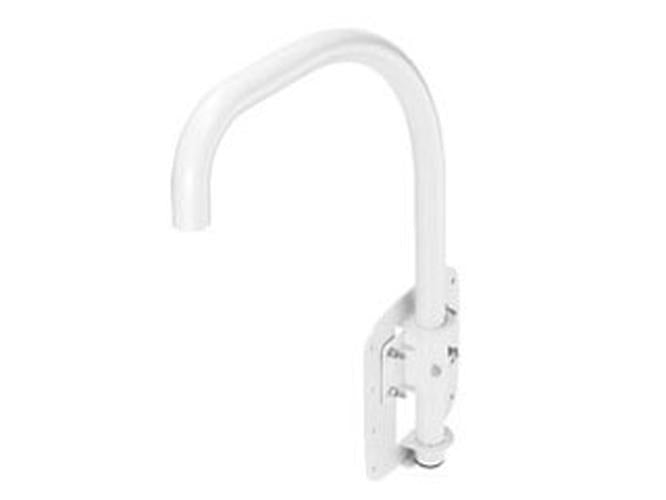Witte, robuuste Hanwha SBP-300LMW wandmontagebeugel voor buiten met een gebogen ontwerp.