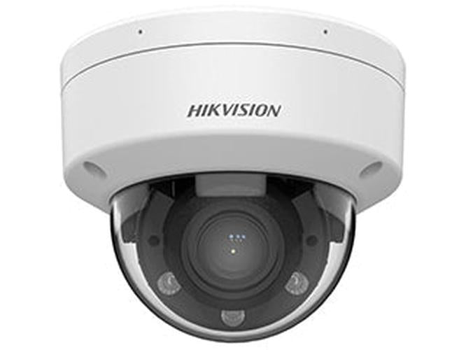 Witte Hikvision 4MP ColorVu dome beveiligingscamera met varifocale lens in een robuuste, vandalismebestendige behuizing.
