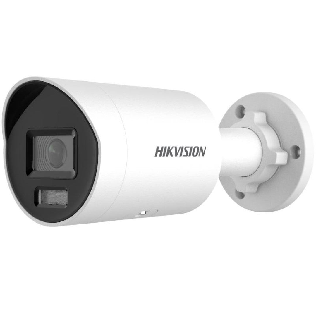 Witte Hikvision 12MP AcuSense bulletcamera met actieve afschrikking en muurbevestiging.