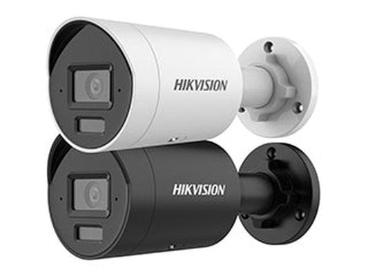 Witte en zwarte Hikvision 4MP AcuSense bullet beveiligingscamera's met wandmontagebeugel.