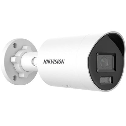 Witte Hikvision 4MP bullet beveiligingscamera met 2.8mm lens, AcuSense AI-technologie en actieve afschrikking.