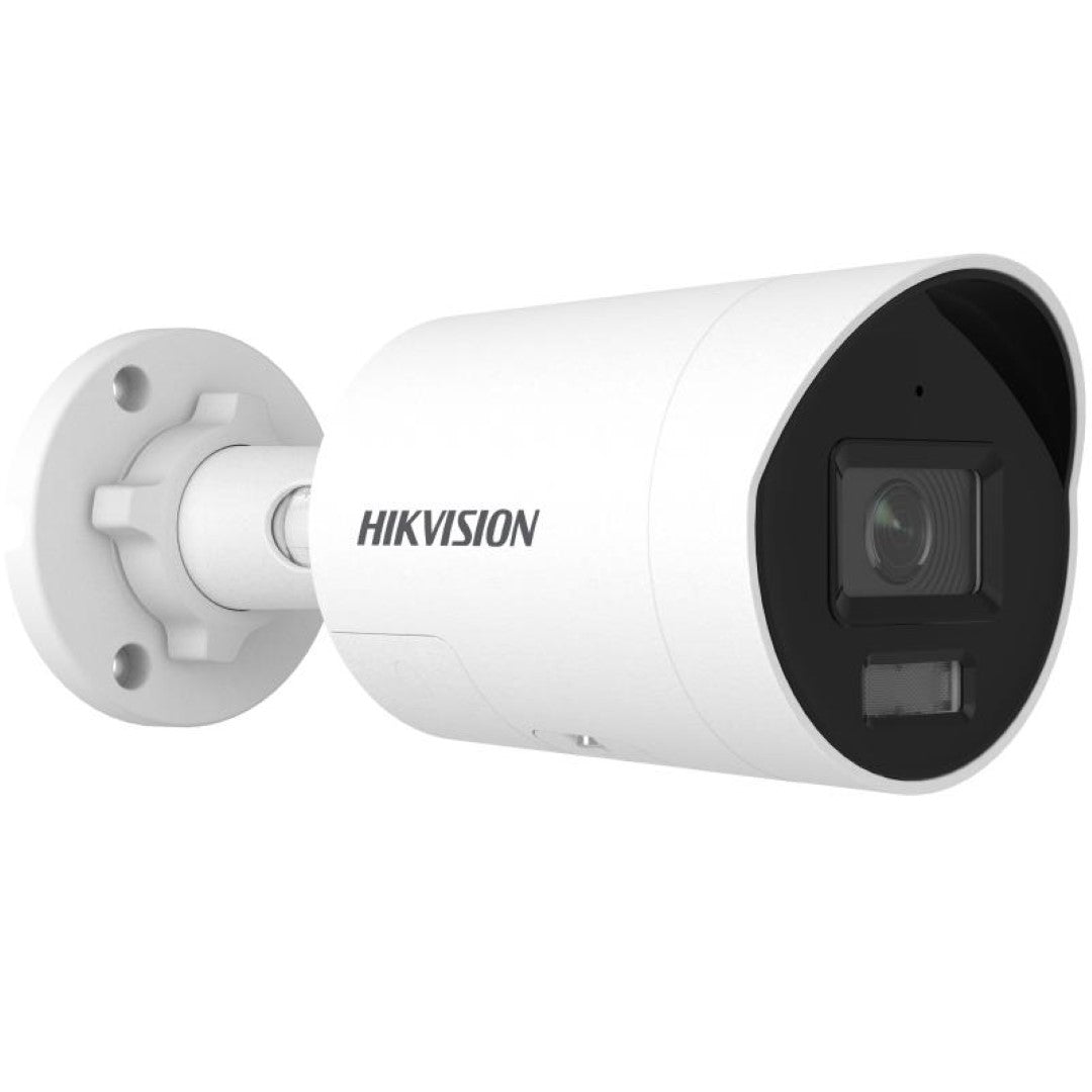 Witte Hikvision 8MP ColorVu bulletcamera met 4mm lens, actieve afschrikking en stroboscoop voor buitenbeveiliging.