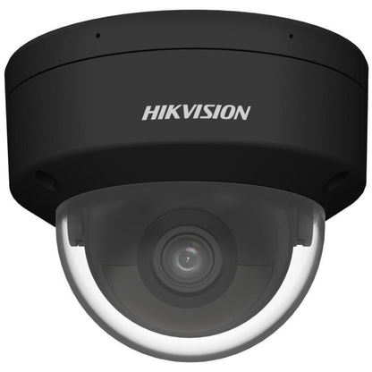 Zwarte Hikvision 4MP AcuSense dome IP-camera met vandaalbestendige behuizing en transparante lenskap.