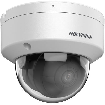 Witte Hikvision 8MP AcuSense dome beveiligingscamera met transparante koepel en 2.8mm lens voor 4K bewaking.