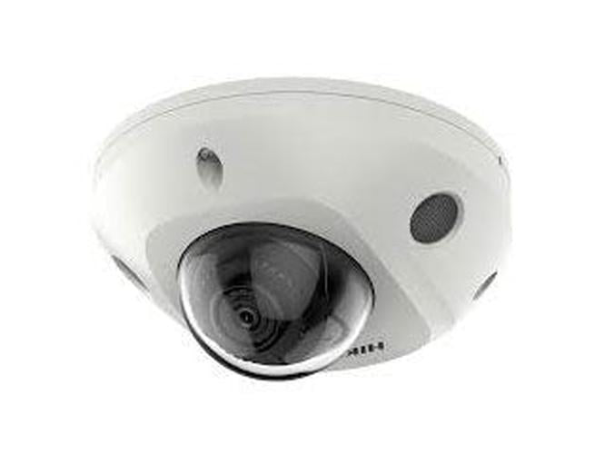 Witte Hikvision AcuSense WiFi dome beveiligingscamera met 4MP lens en vandalismebestendige behuizing.